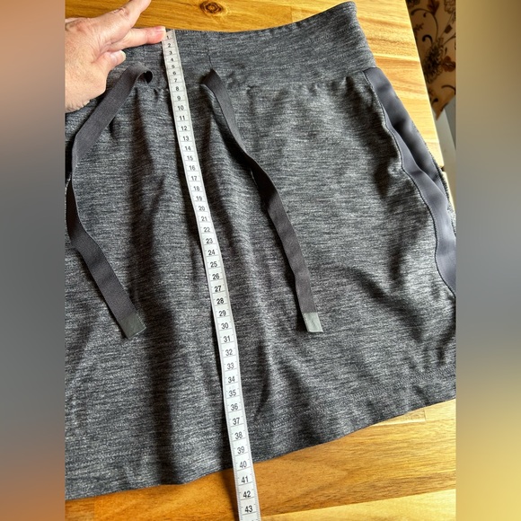 ATHLETA grey Skorts size M new condition! - Picture 8 of 8
